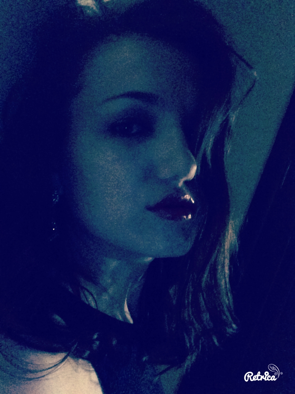 Apple iPhone 5s camera sample Selfie. Captured without flashlight at Night. Orientation: Portrait. ISO: 1600. Exposure time: 1/15. Focus: 12/5. Original size: 960x1280. Uploaded By anonymous At 26 Dec, 2018